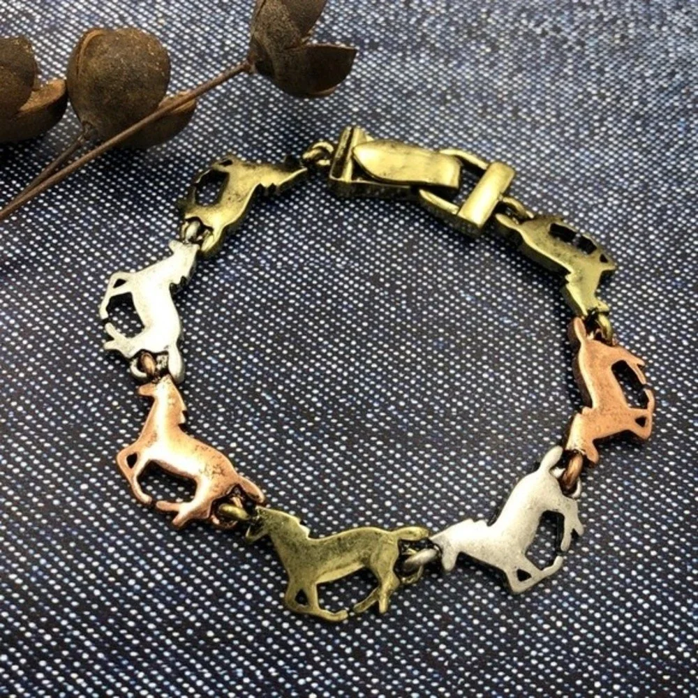 🌼 Tri-Tone Running Horses Clasp Bracelet - Picture 1 of 2